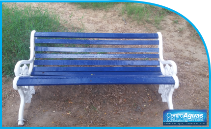 silla del Lago Chilicote restaurada y pintada fotografía de silla del Lago Chilicote restaurada y pintada