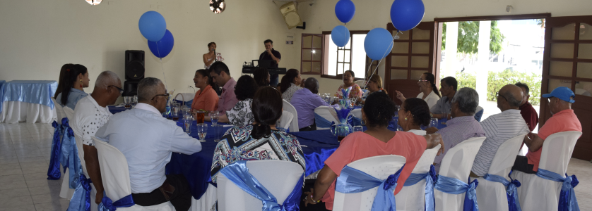 vocales de control celebrando su día con un almuerzo Fotografía de los vocales de control celebrando su día con un almuerzo